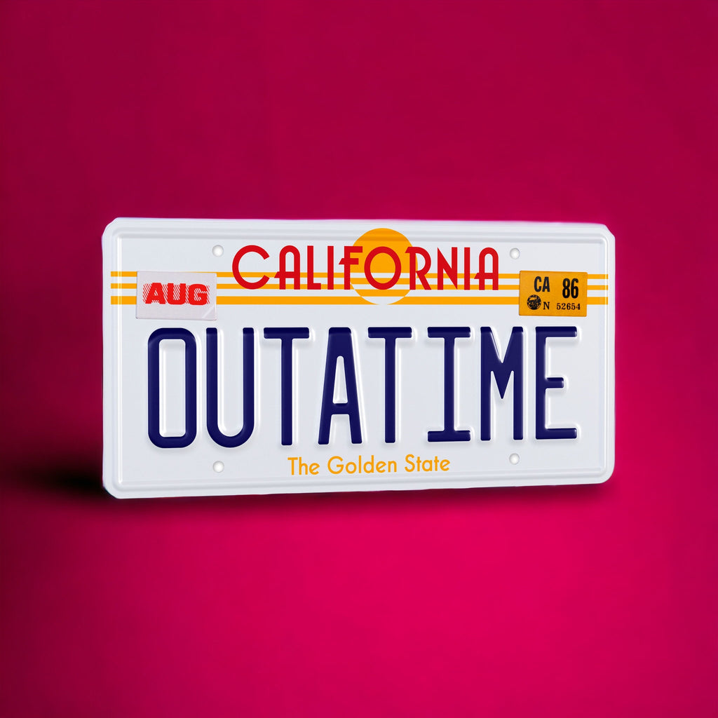 Zurück in die Zukunft: 1:1 Nachbildung des DeLorean-Nummernschilds „Outatime“.