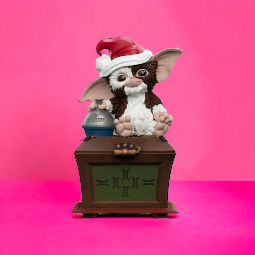 Gremlins: Mini Epics Vinyl Figure Gizmo with Santa Hat Limited Edition 12 cm